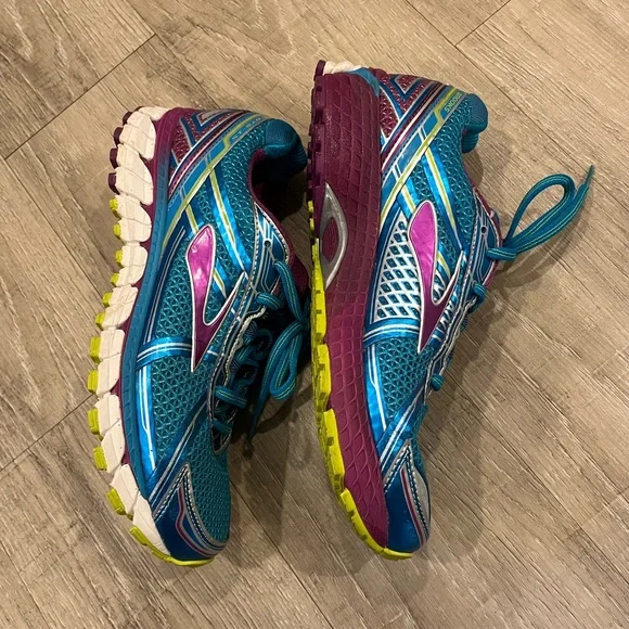 Brooks Blue and Pink Adrenaline GTS Athletic Running Shoes 9 - Picture 8 of 16
